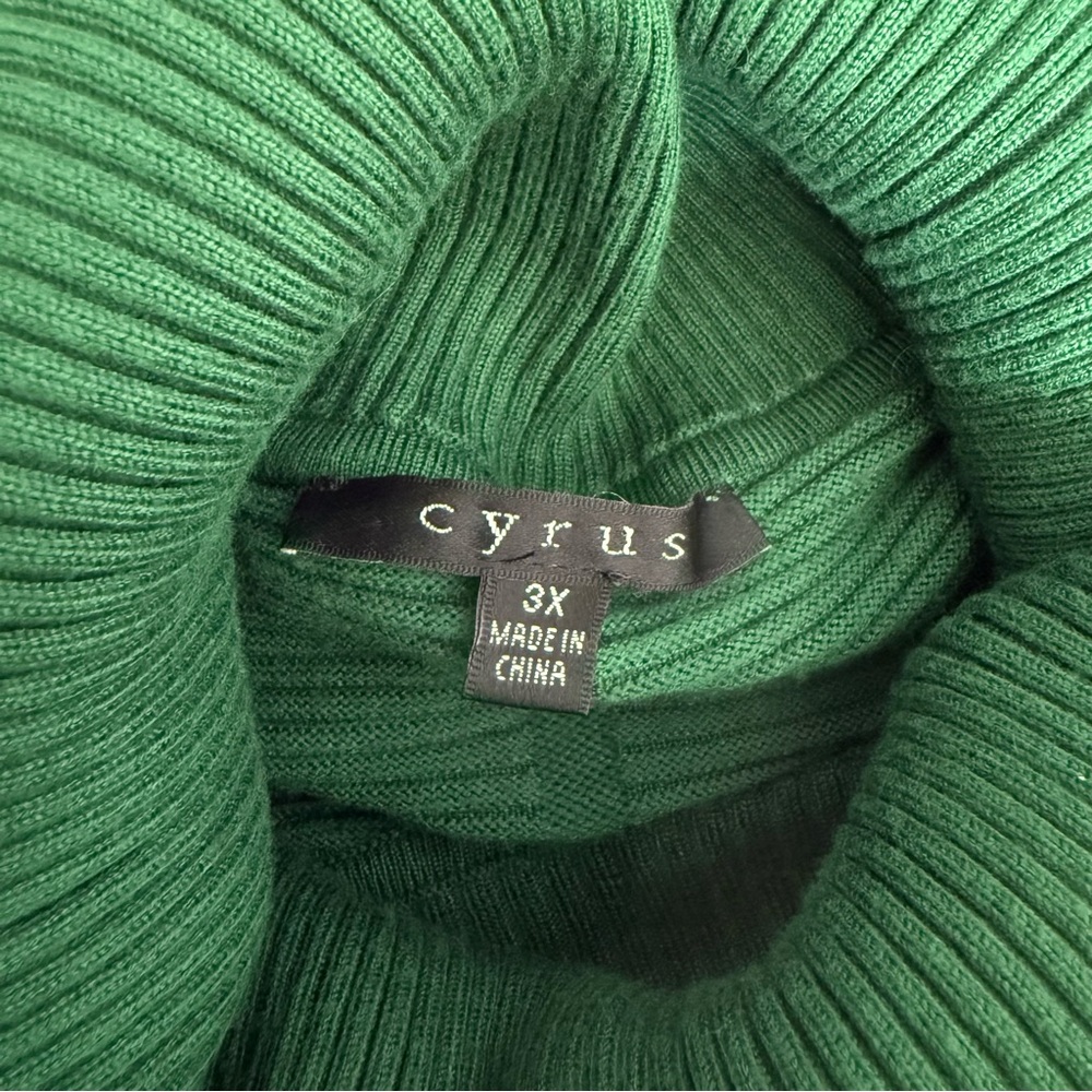 Classic Green Ribbed Turtleneck Sweater - Picture 2 of 5